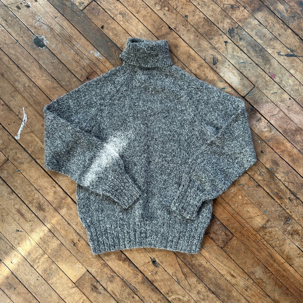 Vintage Hand Knitted 100% Alpaca Wool Turtleneck Sweater - looks like Babaa